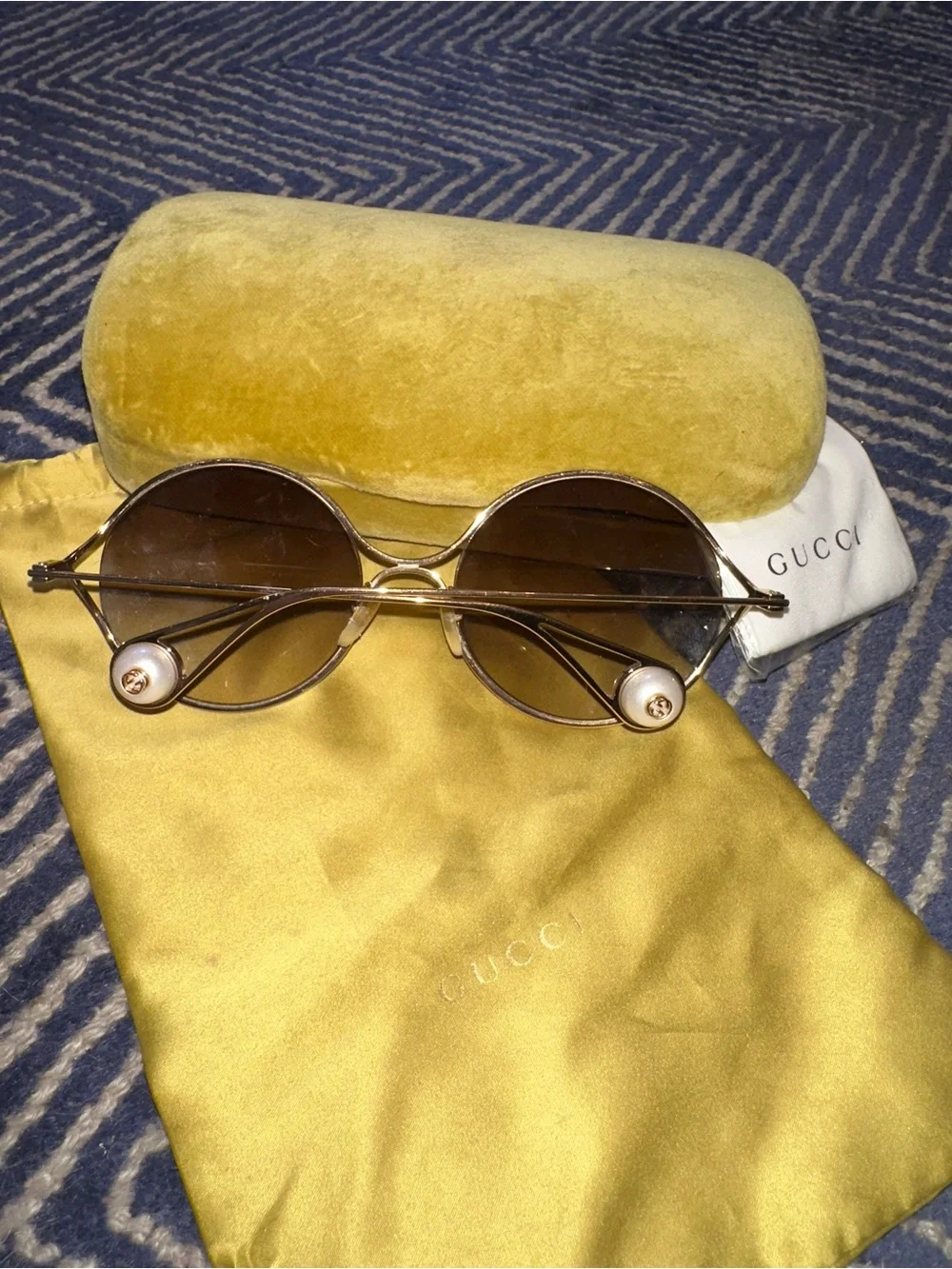 Gucci elegant round